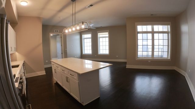 2050 N Clark Street 302, Chicago, IL 60614