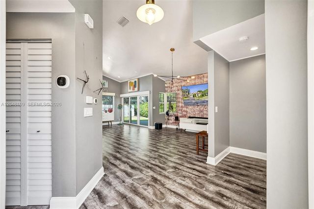 507 Bridgeton Road, Weston, FL 33326