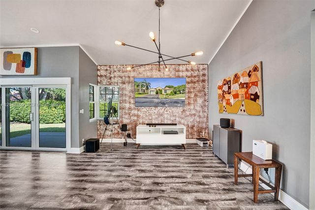 507 Bridgeton Road, Weston, FL 33326