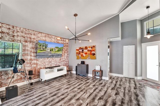 507 Bridgeton Road, Weston, FL 33326