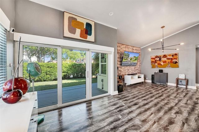 507 Bridgeton Road, Weston, FL 33326