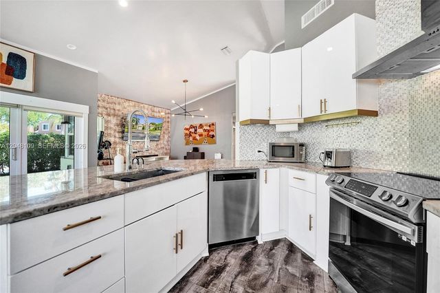 507 Bridgeton Road, Weston, FL 33326