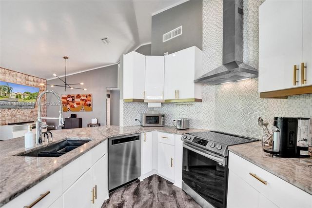 507 Bridgeton Road, Weston, FL 33326
