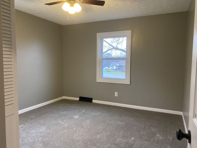 107 Mark Dr, Hopkinsville, KY 42240