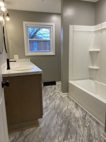 107 Mark Dr, Hopkinsville, KY 42240