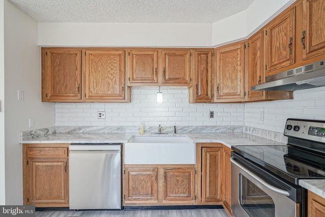 1 OAK AVE, Hammonton, NJ 08037