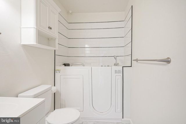 1 OAK AVE, Hammonton, NJ 08037