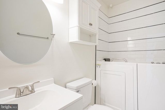 1 OAK AVE, Hammonton, NJ 08037