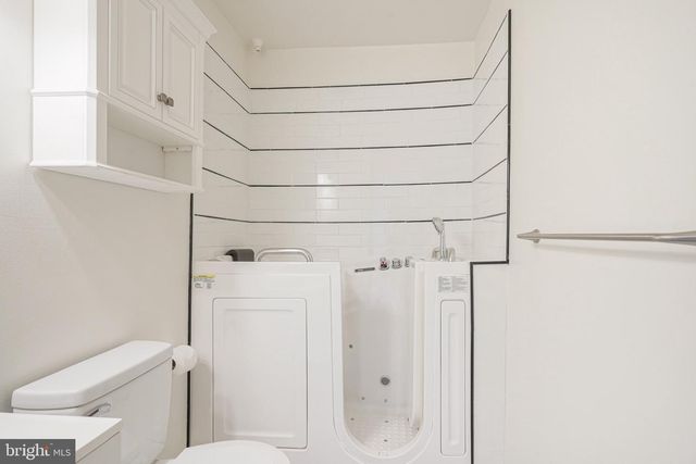 1 OAK AVE, Hammonton, NJ 08037