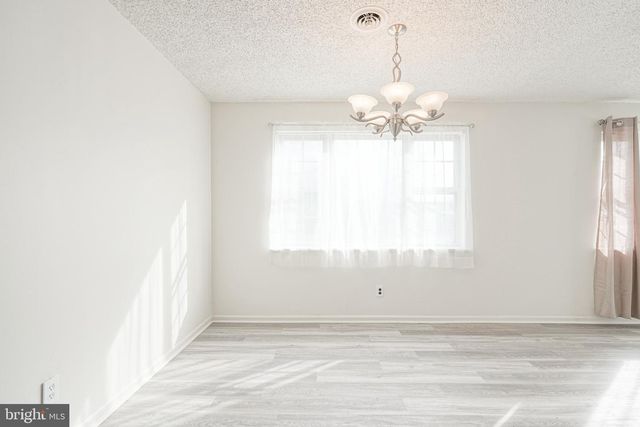 1 OAK AVE, Hammonton, NJ 08037