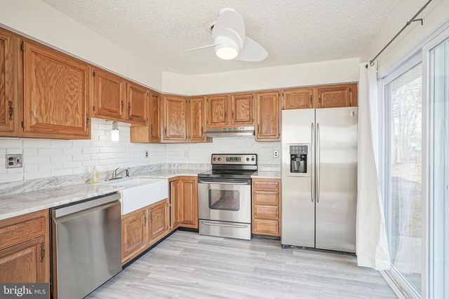 1 OAK AVE, Hammonton, NJ 08037