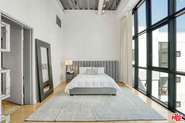 330 W 11th Street 703, Los Angeles, CA 90015