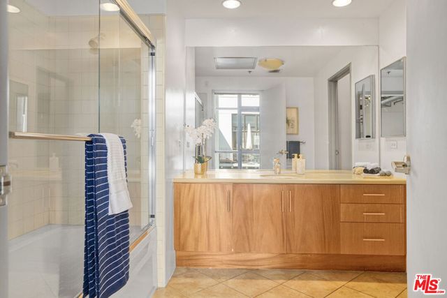 330 W 11th Street 703, Los Angeles, CA 90015