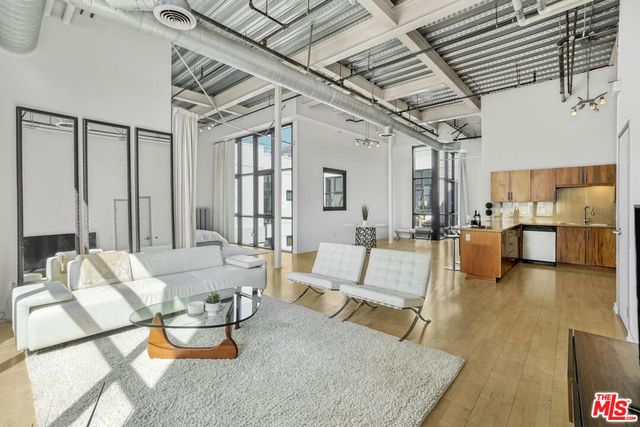 330 W 11th Street 703, Los Angeles, CA 90015