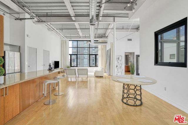 330 W 11th Street 703, Los Angeles, CA 90015