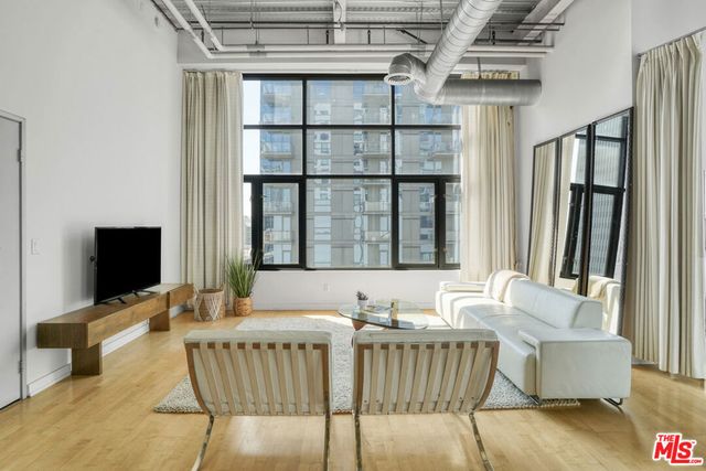 330 W 11th Street 703, Los Angeles, CA 90015