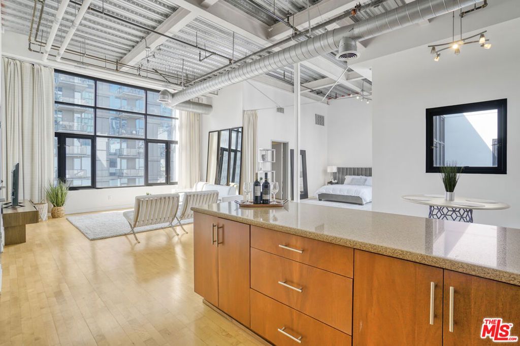 330 W 11th Street 703, Los Angeles, CA 90015