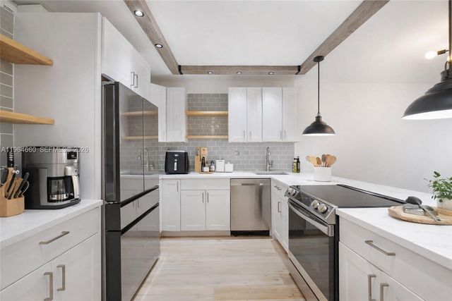 600 Three Islands Blvd 1214, Hallandale Beach, FL 33009