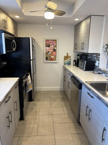 330 NE 26th Avenue Apt 108, Boynton Beach, FL 33435