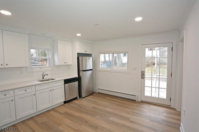 6 Bucknell Trl, Hopatcong Boro, NJ 07843