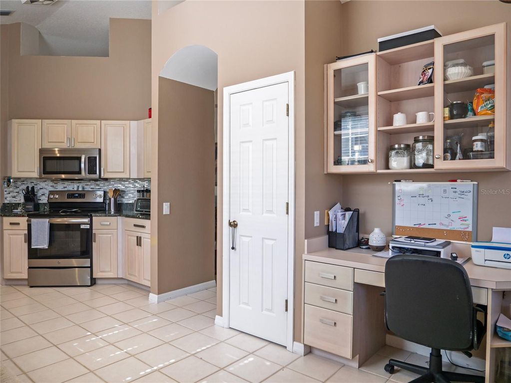 Image 14 of property listing at 4054 CADDIE DRIVE E, Bradenton, FL 34203