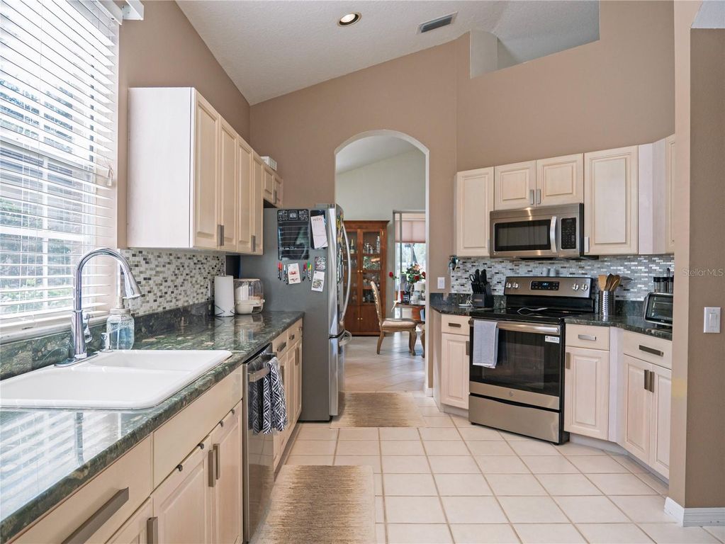 Image 15 of property listing at 4054 CADDIE DRIVE E, Bradenton, FL 34203
