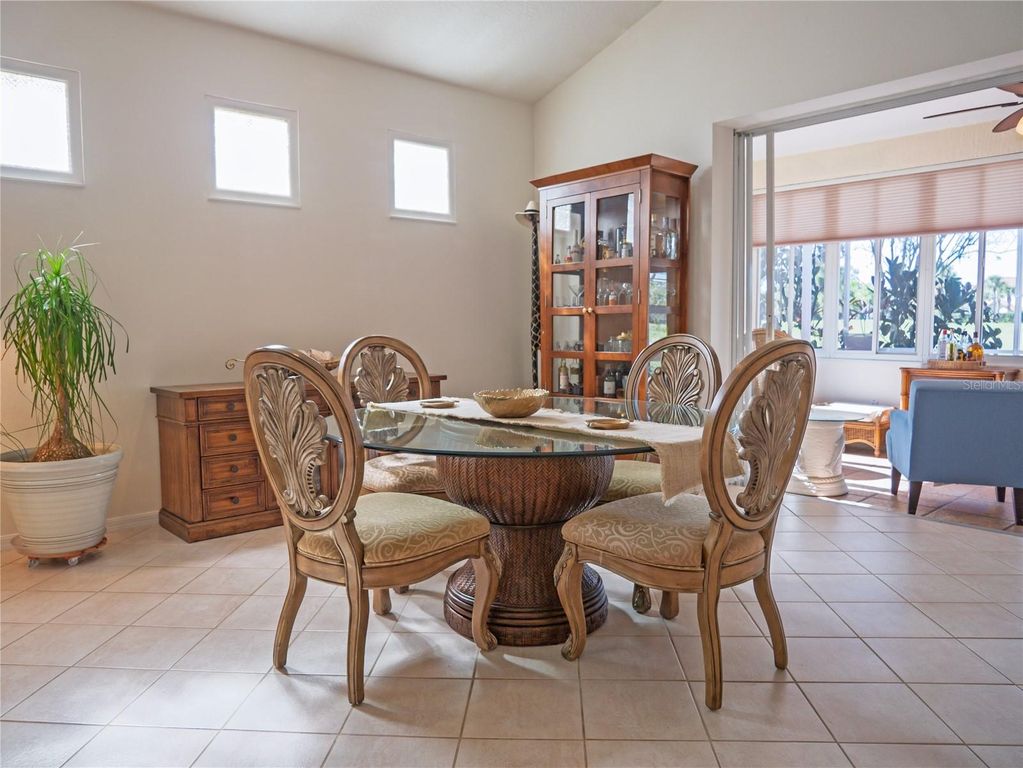 Image 8 of property listing at 4054 CADDIE DRIVE E, Bradenton, FL 34203