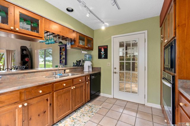 696 FAURIE RD, Lakehills, TX 78063