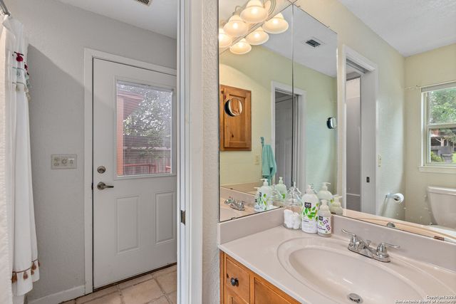 696 FAURIE RD, Lakehills, TX 78063