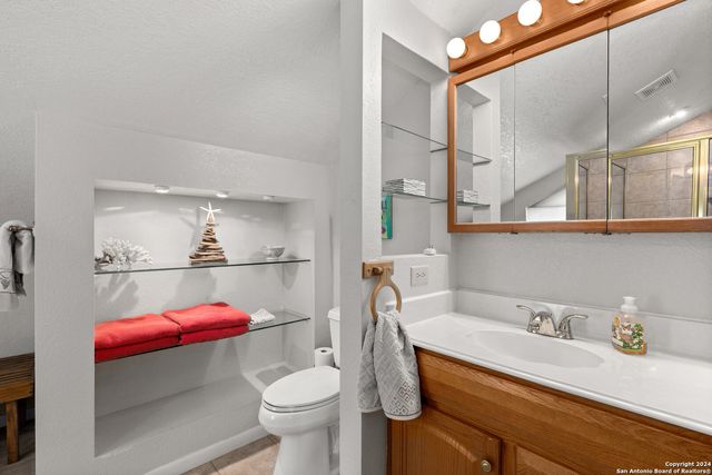 696 FAURIE RD, Lakehills, TX 78063
