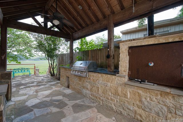696 FAURIE RD, Lakehills, TX 78063
