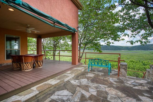 696 FAURIE RD, Lakehills, TX 78063
