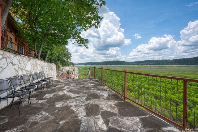 696 FAURIE RD, Lakehills, TX 78063