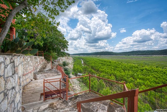 696 FAURIE RD, Lakehills, TX 78063
