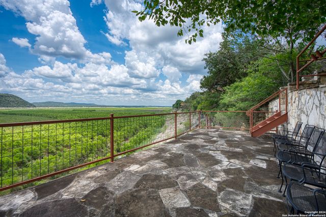 696 FAURIE RD, Lakehills, TX 78063