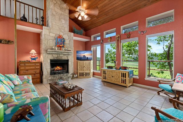 696 FAURIE RD, Lakehills, TX 78063