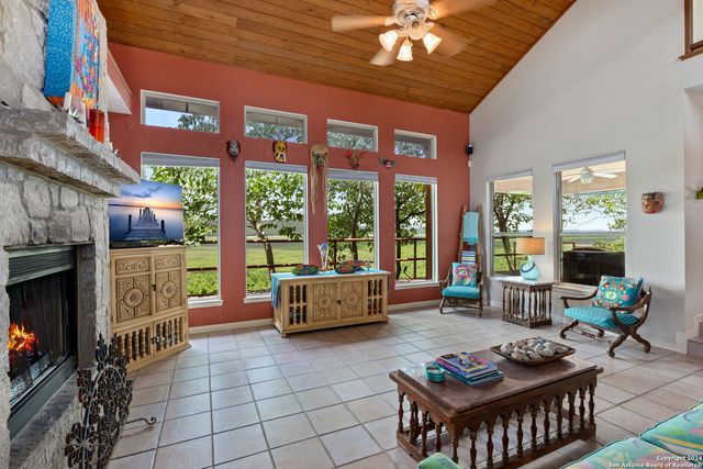 696 FAURIE RD, Lakehills, TX 78063