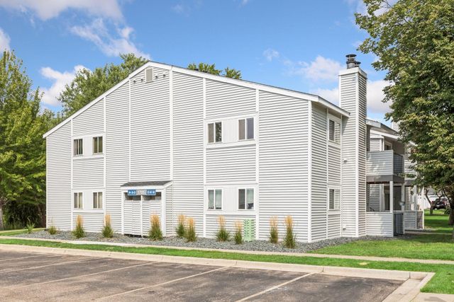 1705 Fulham Street G, Lauderdale, MN 55113