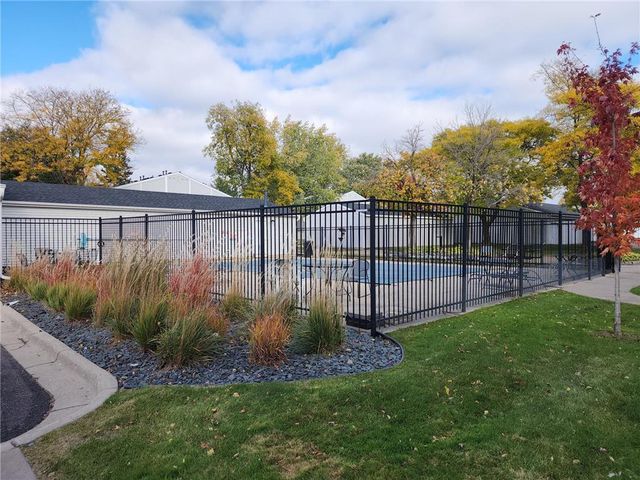 1705 Fulham Street G, Lauderdale, MN 55113