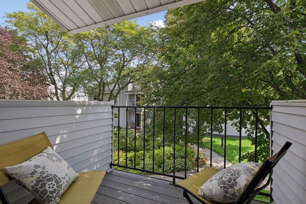 1705 Fulham Street G, Lauderdale, MN 55113