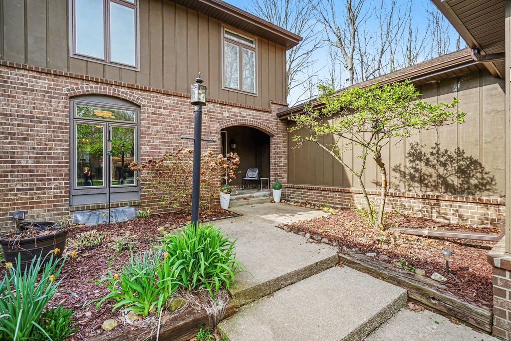 3603 Woodcliff Drive, Kalamazoo, MI 49008