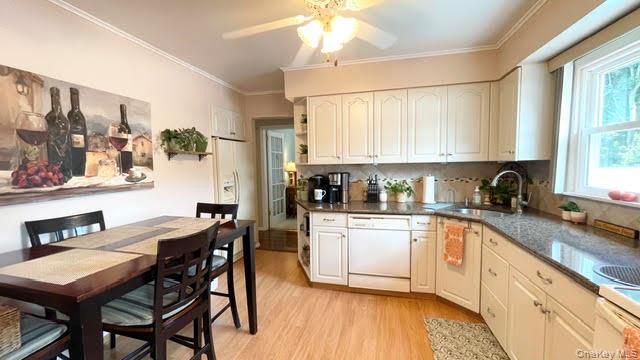32 Taylor Drive, Farmingdale, NY 11735