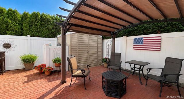 32 Taylor Drive, Farmingdale, NY 11735