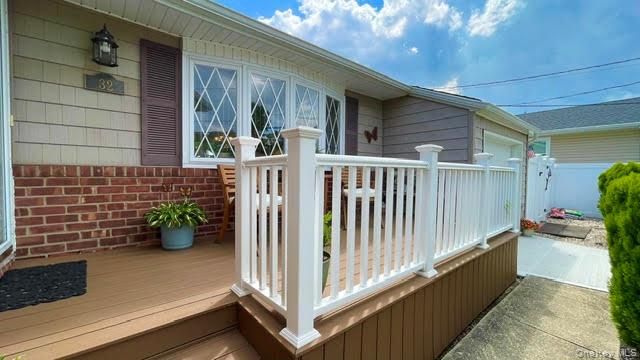32 Taylor Drive, Farmingdale, NY 11735