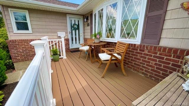 32 Taylor Drive, Farmingdale, NY 11735