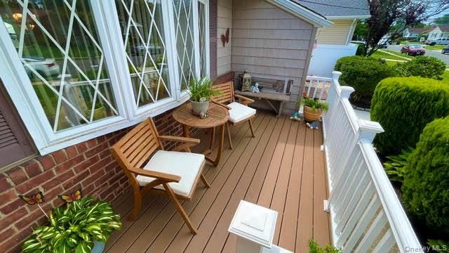 32 Taylor Drive, Farmingdale, NY 11735