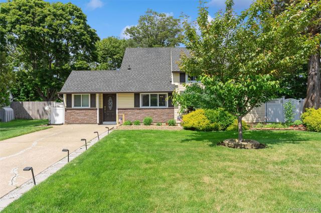 83 Brittle Lane, Hicksville, NY 11801