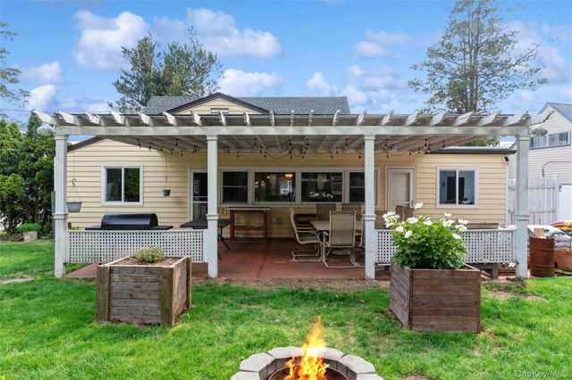 83 Brittle Lane, Hicksville, NY 11801