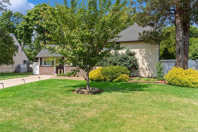 83 Brittle Lane, Hicksville, NY 11801