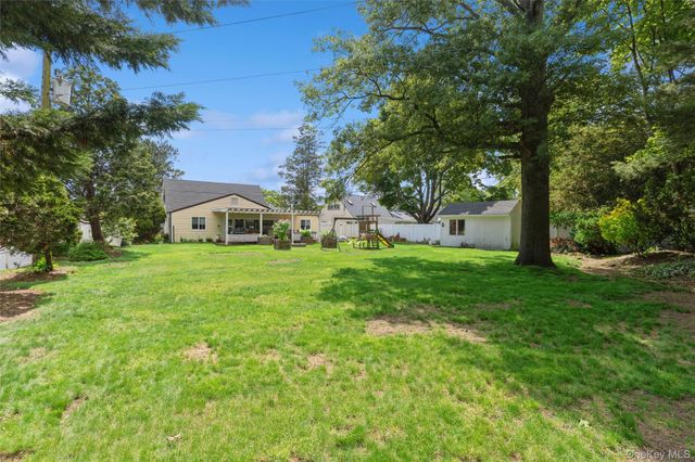 83 Brittle Lane, Hicksville, NY 11801